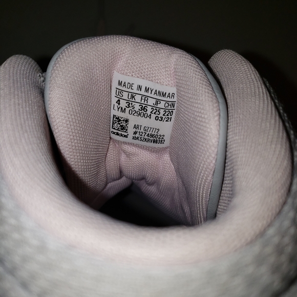 Addias Hoops, Size 4 - Picture 6 of 6